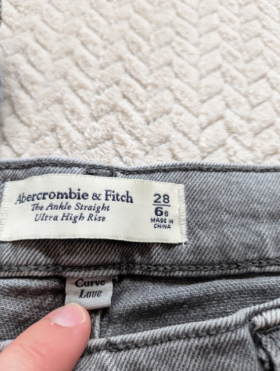 Abercrombie & Fitch The Ankle Straight Ultra High Rise Jean - Picture 4 of 4
